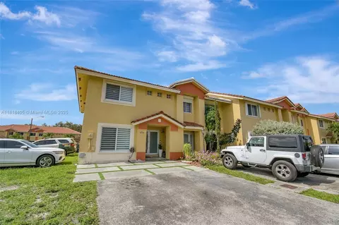 5261 NW 190th St, Miami Gardens, FL 33055