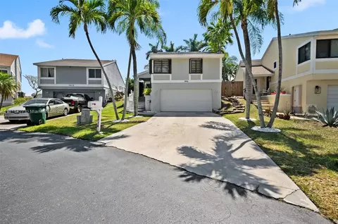 9916 SW 218th Ter, Cutler Bay, FL 33190