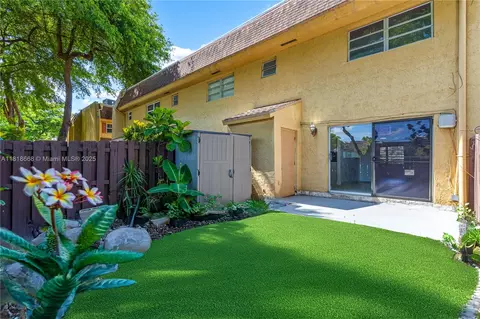 7175 Nova Dr #303, Davie, FL 33317