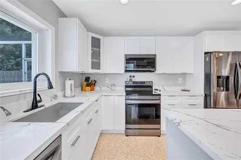6736 Orchid Dr, Miami Lakes, FL 33014