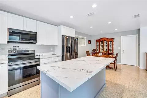Kitchen - 6736 Orchid Dr, Miami Lakes, FL 33014 photo 4 of 5