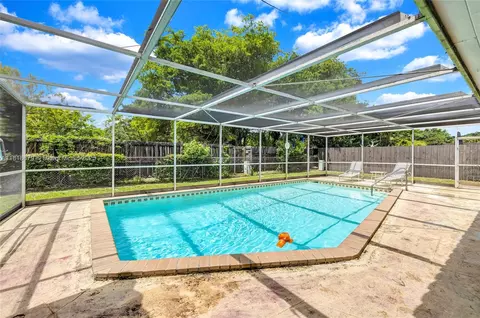 Exterior - 6736 Orchid Dr, Miami Lakes, FL 33014 photo 4 of 9