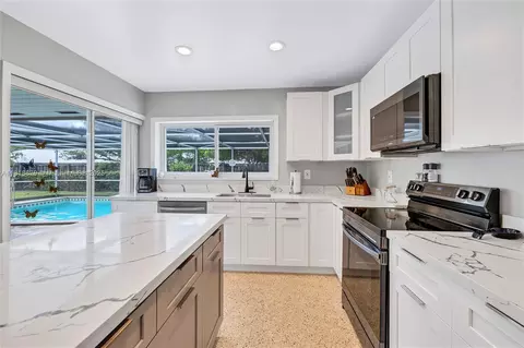 Kitchen - 6736 Orchid Dr, Miami Lakes, FL 33014 photo 3 of 5