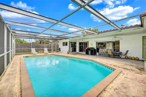 Exterior - 6736 Orchid Dr, Miami Lakes, FL 33014 photo 1 of 9
