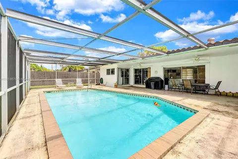 Exterior - 6736 Orchid Dr, Miami Lakes, FL 33014 photo 5 of 9