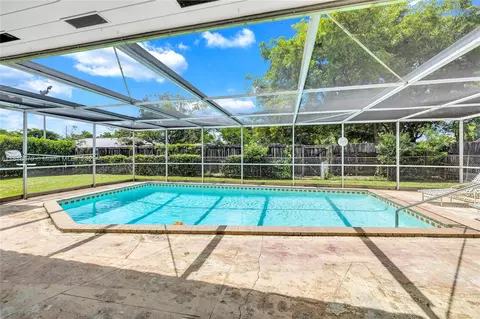 Exterior - 6736 Orchid Dr, Miami Lakes, FL 33014 photo 2 of 9