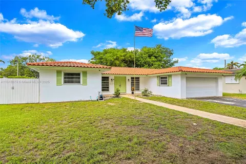 Exterior - 6736 Orchid Dr, Miami Lakes, FL 33014 photo 9 of 9