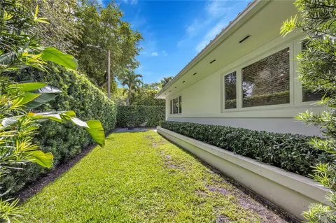 Exterior - 840 Algeria Ave, Coral Gables, FL 33134 photo 5 of 8