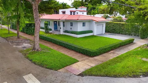 Exterior - 840 Algeria Ave, Coral Gables, FL 33134 photo 8 of 8
