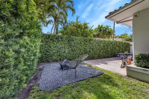 Exterior - 840 Algeria Ave, Coral Gables, FL 33134 photo 4 of 8