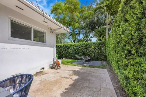 Exterior - 840 Algeria Ave, Coral Gables, FL 33134 photo 7 of 8