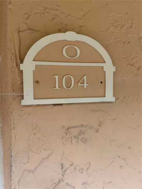 17911 NW 68th Ave #O104, Hialeah, FL 33015