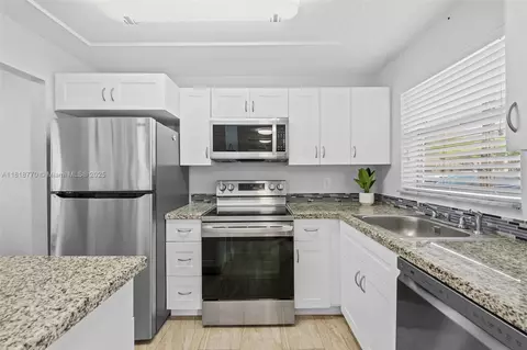 8305 Sunrise Lakes Blvd #101, Sunrise, FL 33322