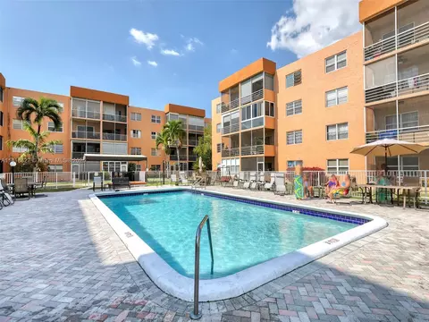 3048 E Sunrise Lakes Dr #319, Sunrise, FL 33322