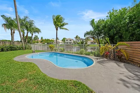 10596 SW 12th Mnr, Pembroke Pines, FL 33025
