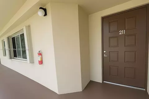800 SW 142nd Ave #211N, Pembroke Pines, FL 33027