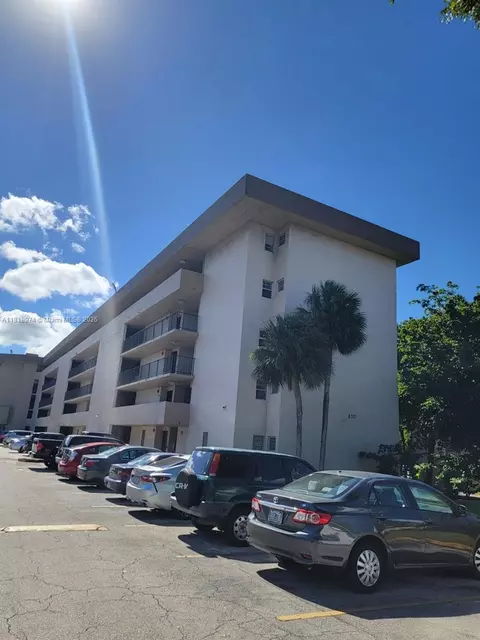 870 NW 87th Ave #310, Miami, FL 33172