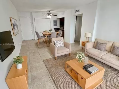 816 NW 87th Ave #406, Miami, FL 33172
