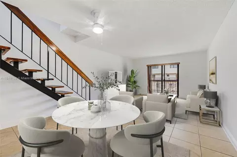 1121 SW 105th Ave #302, Miami, FL 33174