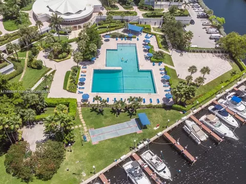 600 Three Islands Blvd #703, Hallandale Beach, FL 33009