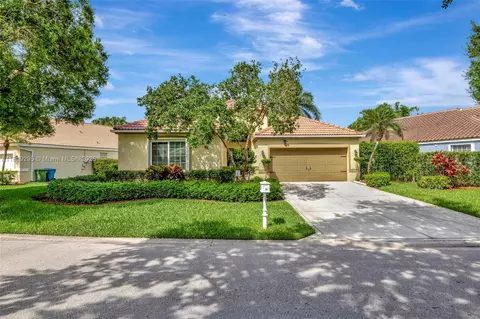 2060 Island Cir, Weston, FL 33326