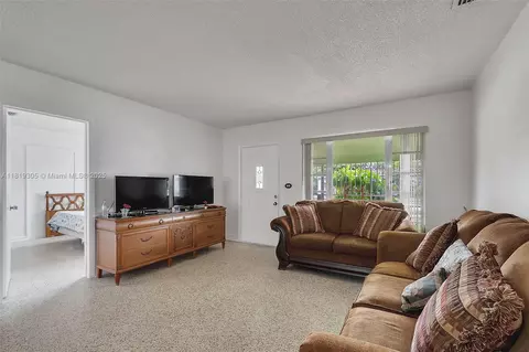 1150 W 69th Pl, Hialeah, FL 33014 photo 8