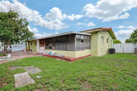 1150 W 69th Pl, Hialeah, FL 33014 photo 25