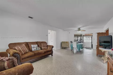 1150 W 69th Pl, Hialeah, FL 33014 photo 7