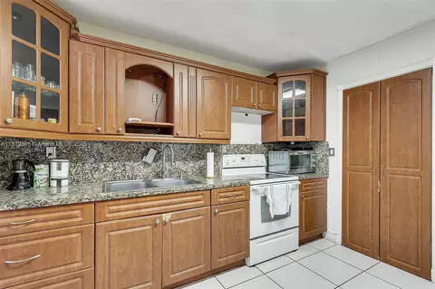 1150 W 69th Pl, Hialeah, FL 33014 photo 11