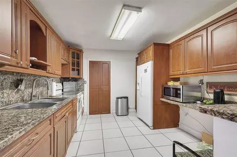 1150 W 69th Pl, Hialeah, FL 33014 photo 12