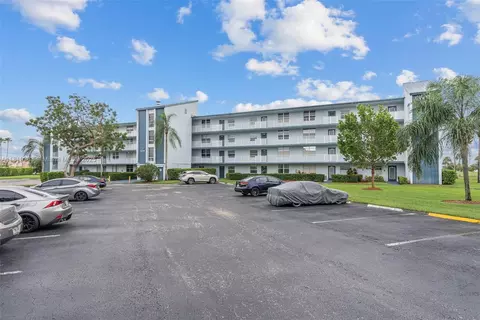 7608 NW 18th St #405, Margate, FL 33063
