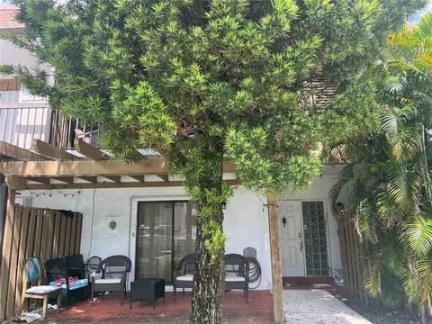6885 NW 169th St #66D, Hialeah, FL 33015