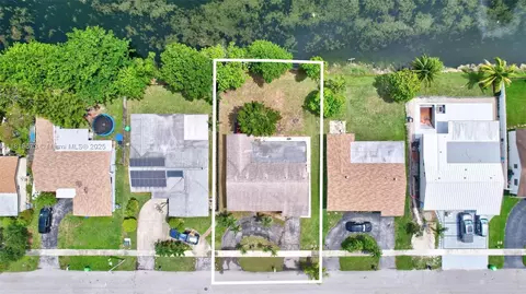 9579 NW 26th Pl, Sunrise, FL 33322