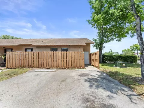 6703 NW 192nd Ter, Hialeah, FL 33015
