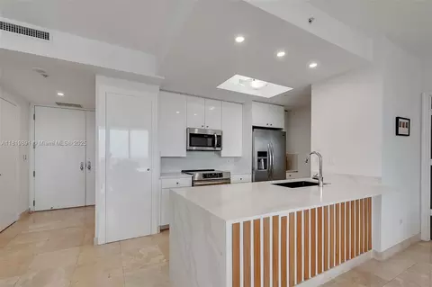 848 Brickell Key Dr #1803, Miami, FL 33131