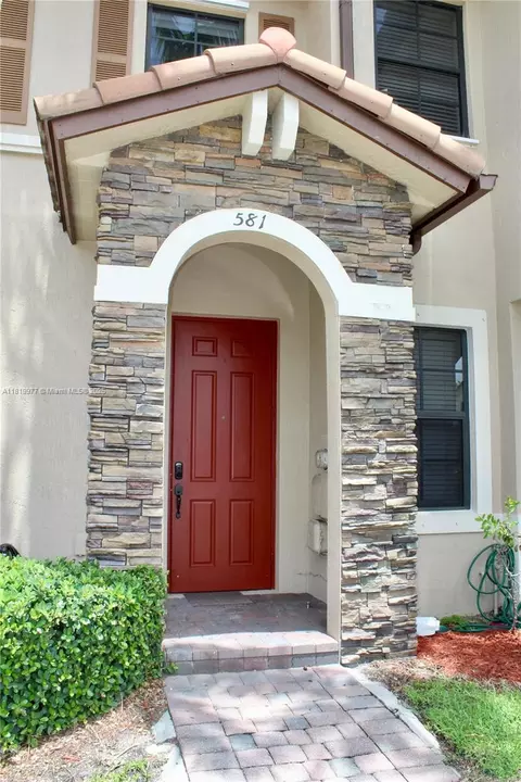 581 SE 32nd Ter, Homestead, FL 33033