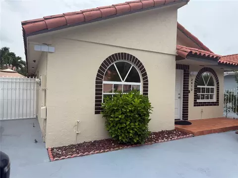 2413 W 73rd Pl, Hialeah, FL 33016 photo 6