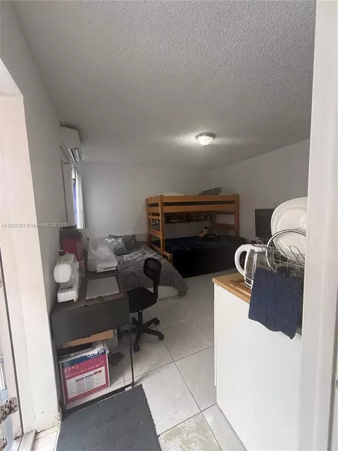 2413 W 73rd Pl, Hialeah, FL 33016 photo 56
