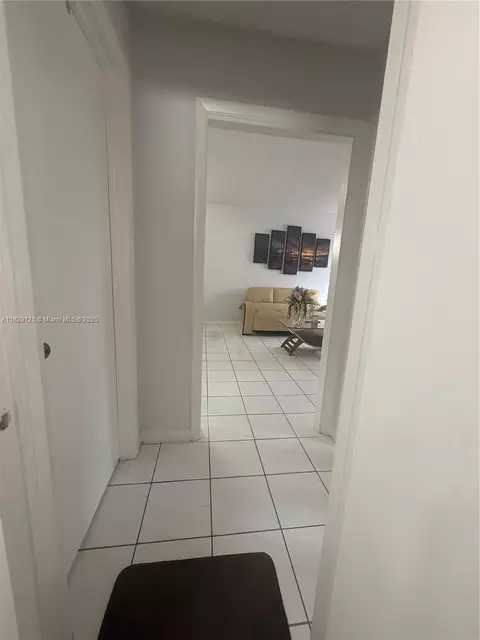 2413 W 73rd Pl, Hialeah, FL 33016 photo 25