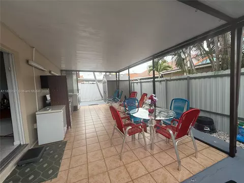 2413 W 73rd Pl, Hialeah, FL 33016 photo 38