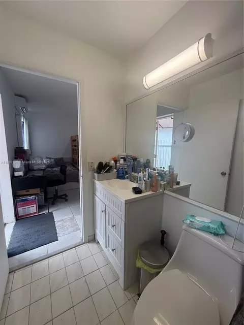 2413 W 73rd Pl, Hialeah, FL 33016 photo 55