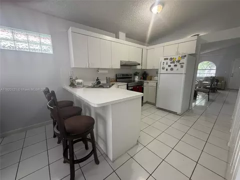 2413 W 73rd Pl, Hialeah, FL 33016 photo 31