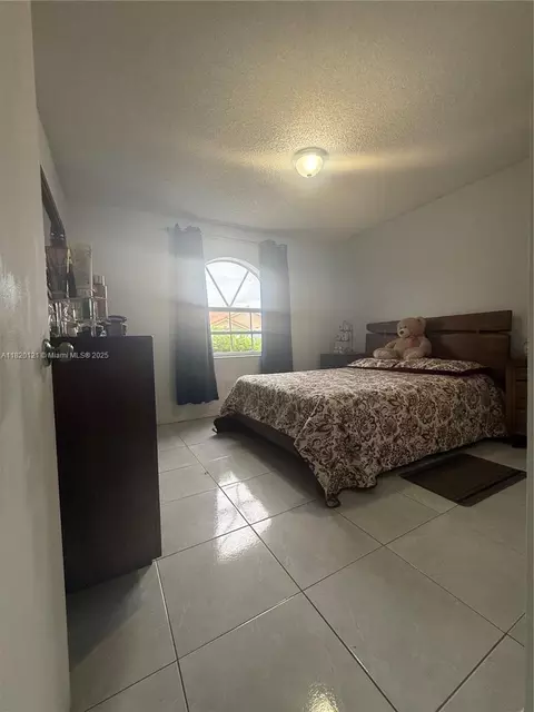2413 W 73rd Pl, Hialeah, FL 33016 photo 14