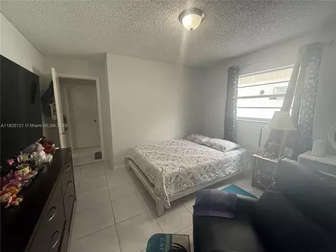 2413 W 73rd Pl, Hialeah, FL 33016 photo 70