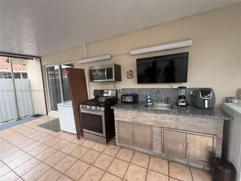 2413 W 73rd Pl, Hialeah, FL 33016 photo 61
