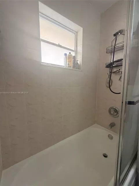 2413 W 73rd Pl, Hialeah, FL 33016 photo 21