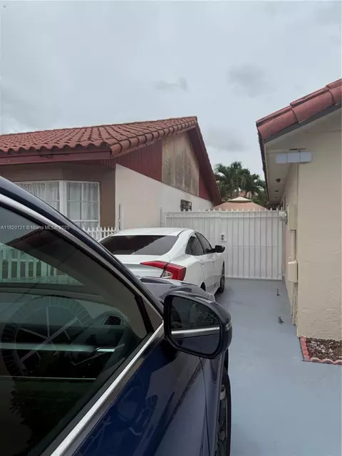 2413 W 73rd Pl, Hialeah, FL 33016 photo 5