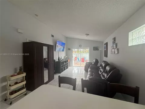 2413 W 73rd Pl, Hialeah, FL 33016 photo 30