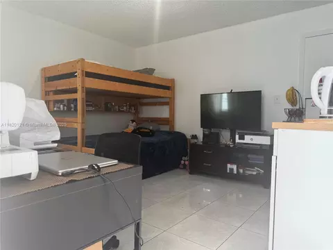 2413 W 73rd Pl, Hialeah, FL 33016 photo 46