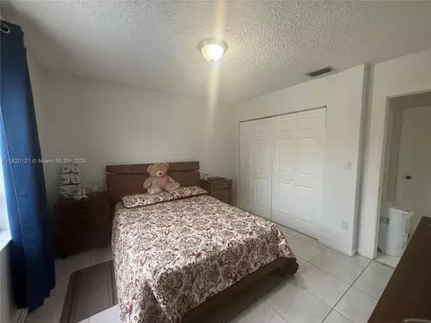 2413 W 73rd Pl, Hialeah, FL 33016 photo 15